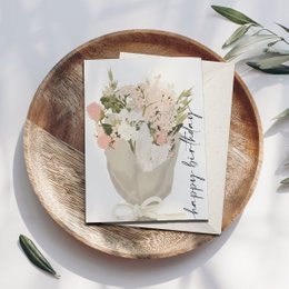 Foldekort 'happy birthday' med lyserøde blomster, inklusive kuvert