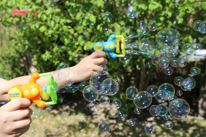 Pistola de pompas de jabón Bubble Fun, 2 surtidos
