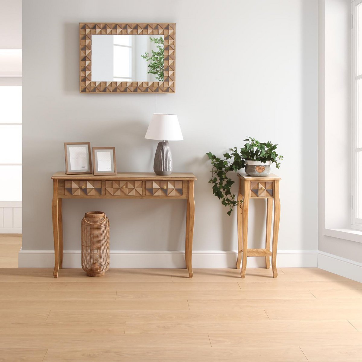 ENTRY TABLE ELVA