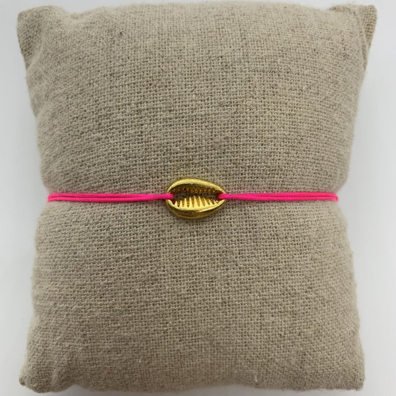 Small Golden Shell Bracelet