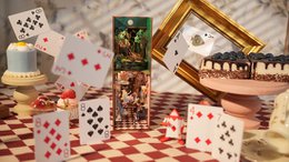 Tonecheer, DIY Book Nook, Alice in Wonderland Bookend, TQ128, 18x8x24,5cm