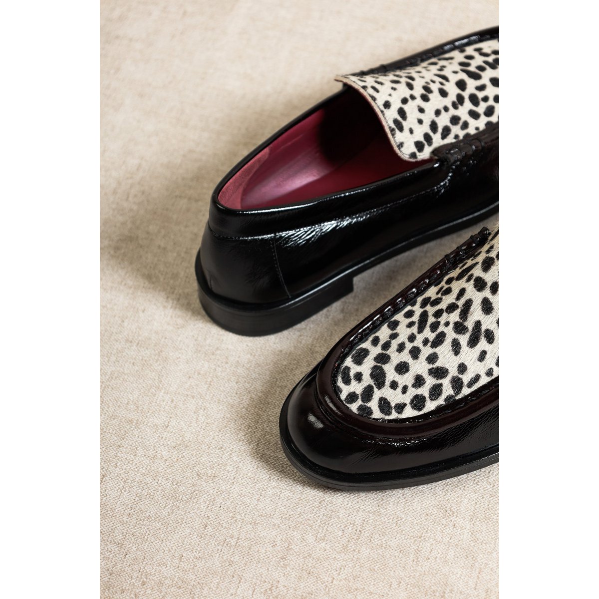 PARSON BLACK – Lakleerloafers met Dalmatische print