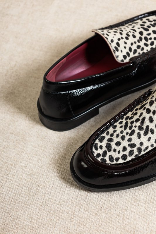 PARSON BLACK – Lakleerloafers met Dalmatische print