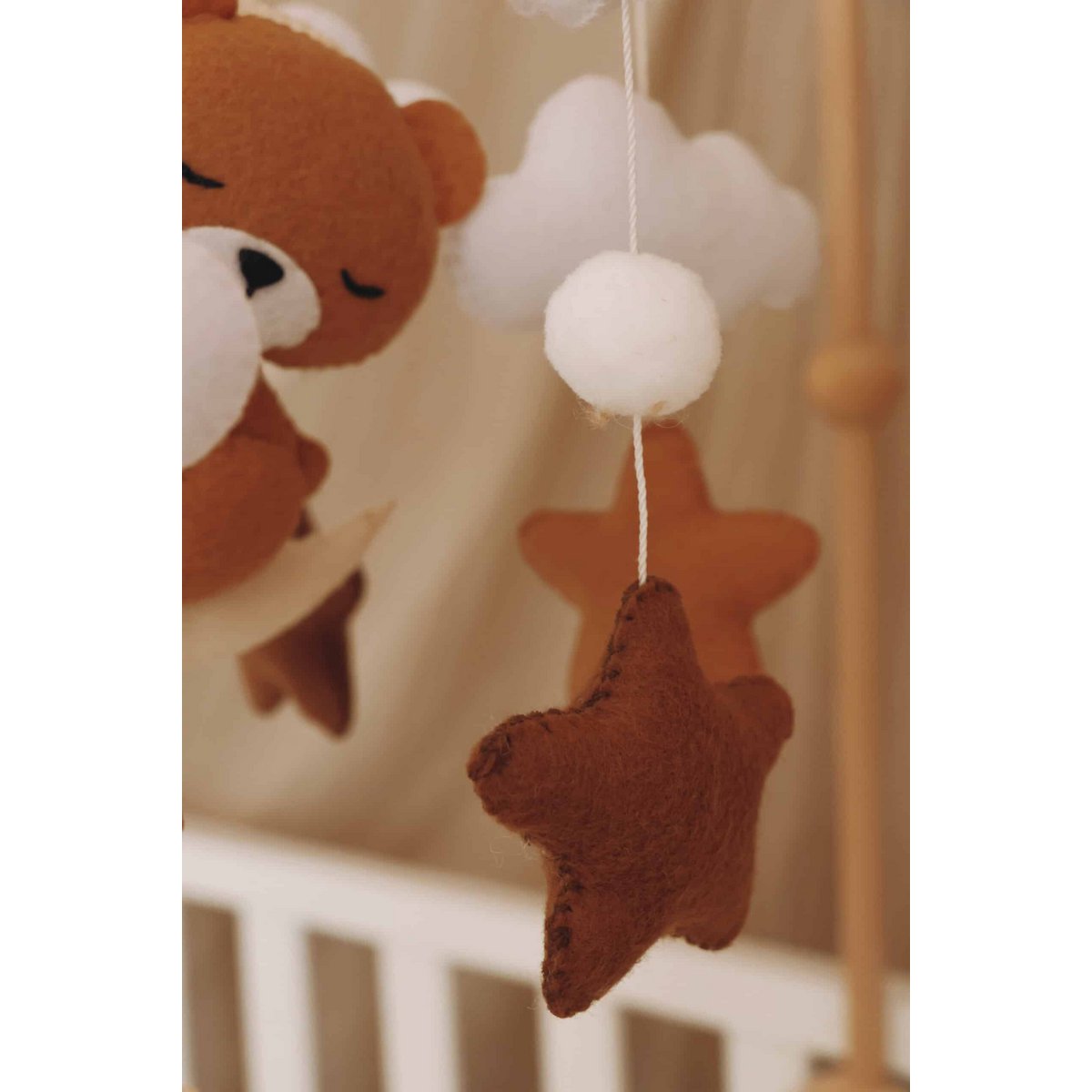 Handgemaakte Slapende Teddybeer Muziekmobiel - Boxmobiel - Baby mobile - mobile wickeltisch