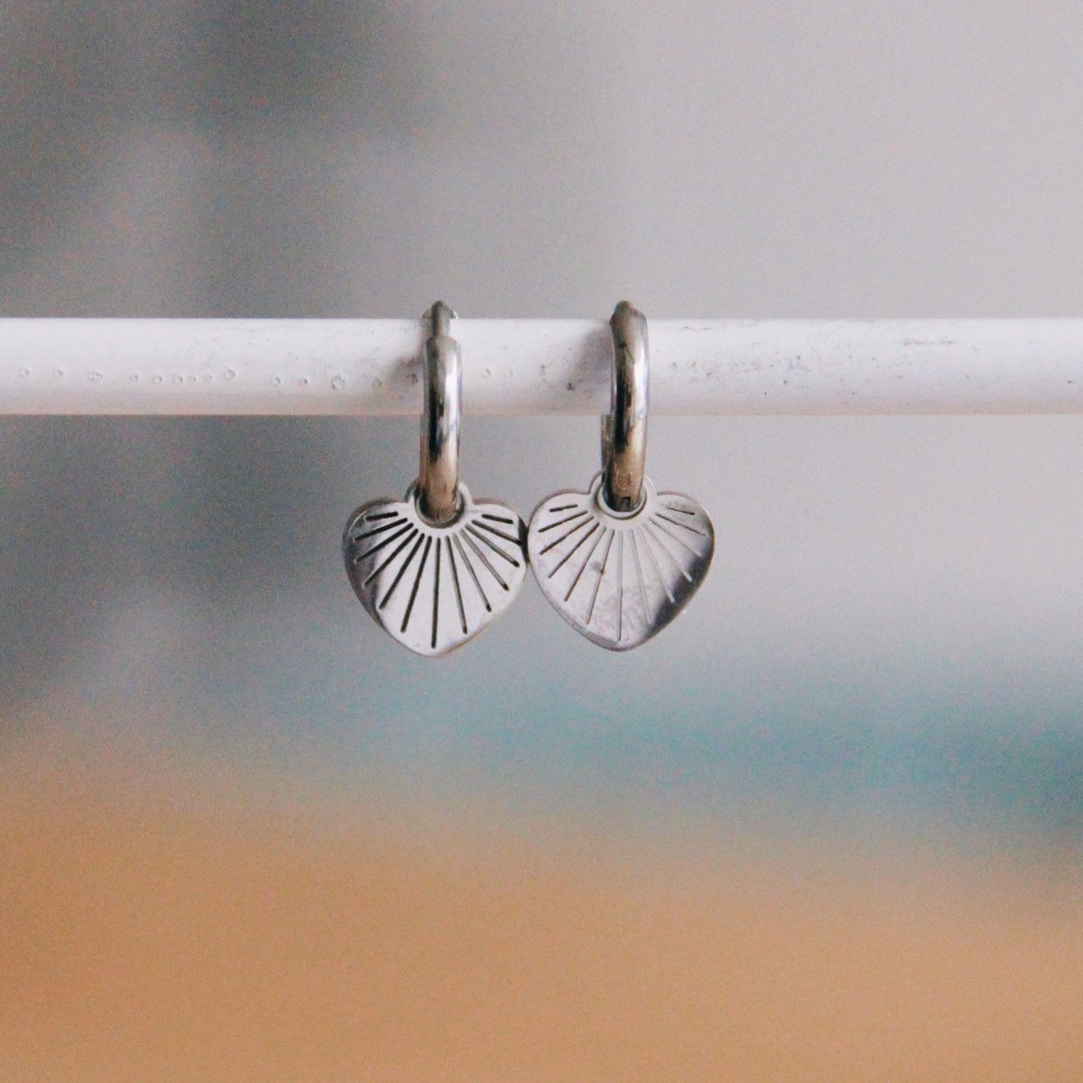 CB337: Criollas de acero inoxidable con corazón de fantasía - plata