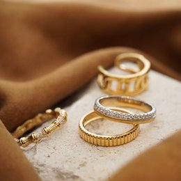 Oogverblindende slanke gelaagde ringen
