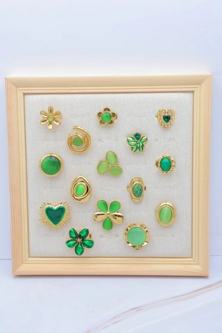 Set mit 15 Edelstahlringen mit Display