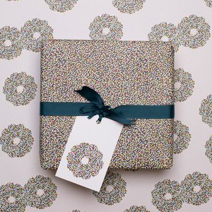 5 Christmas gift tags with light pink "chocolate wreath" made from 100% recycled paper