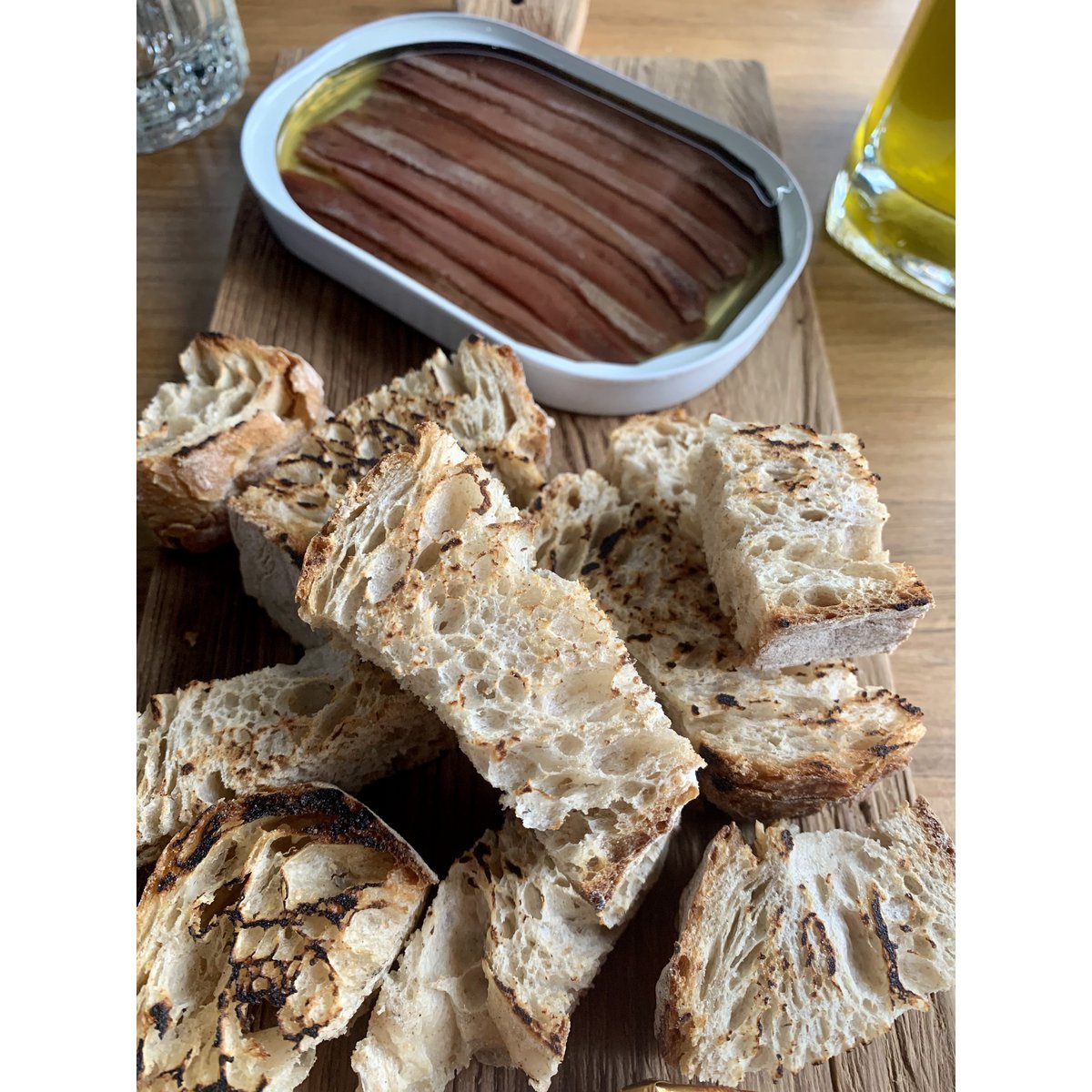 Sardellen aus dem Kantabrischen Meer. FRÜHLINGSSAISON-FANGEN