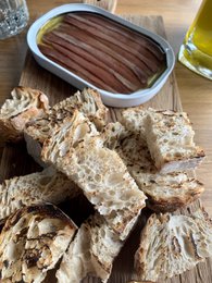 ANCHOVIES FROM THE  CANTABRIC SEA. SPRING SEASON CATCH