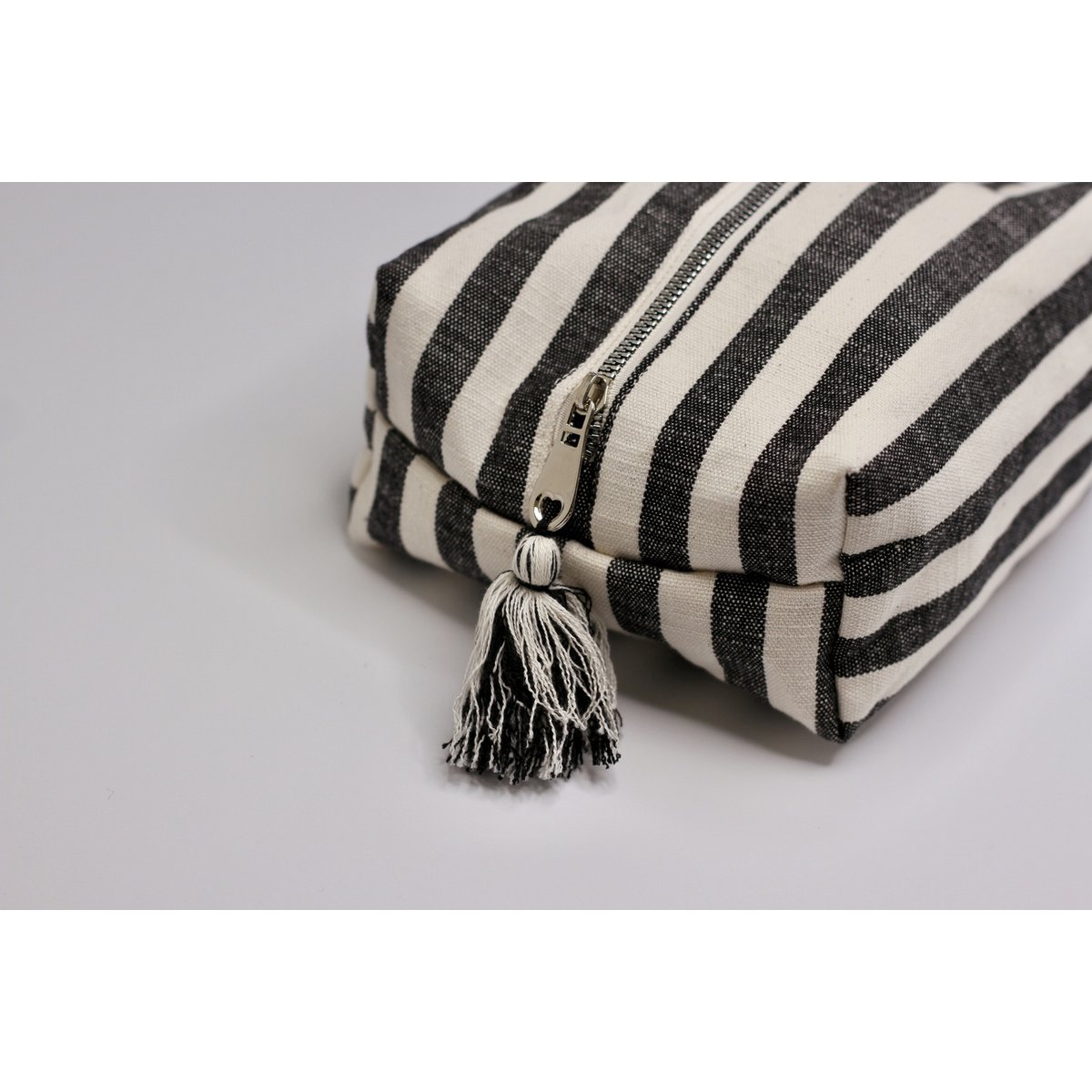 Handmade Cosmetic Bag Ole | Black