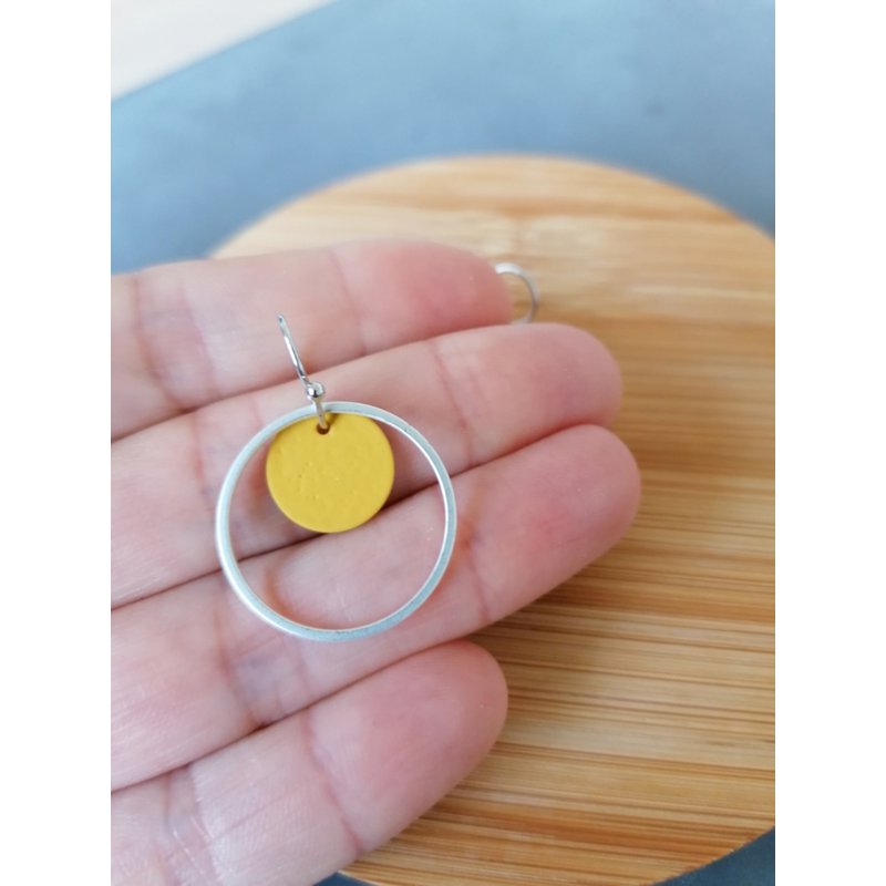 You (silver-yellow)