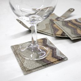 Juego de posavasos de cristal de 6 posavasos marrones con estampado en zigzag