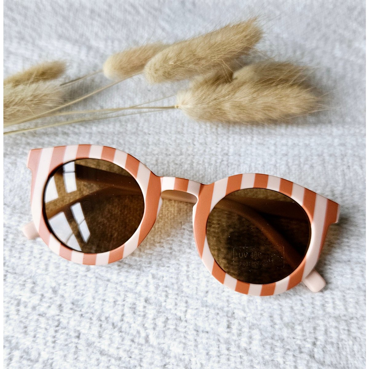 Lunettes de soleil bébé et enfant UV400 rayées - Rose Tendre / Camel