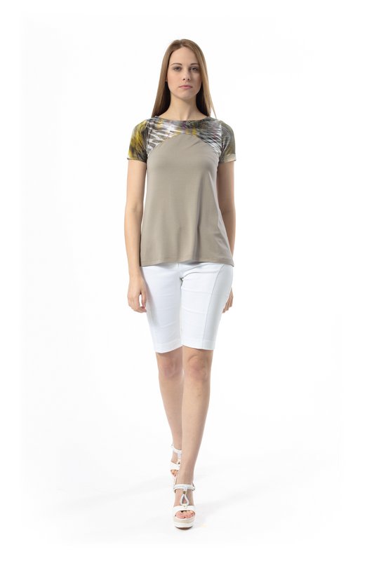 Top con detalle de estampado animal