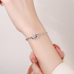 Bracciale con catena a sfere e design con nodo in argento