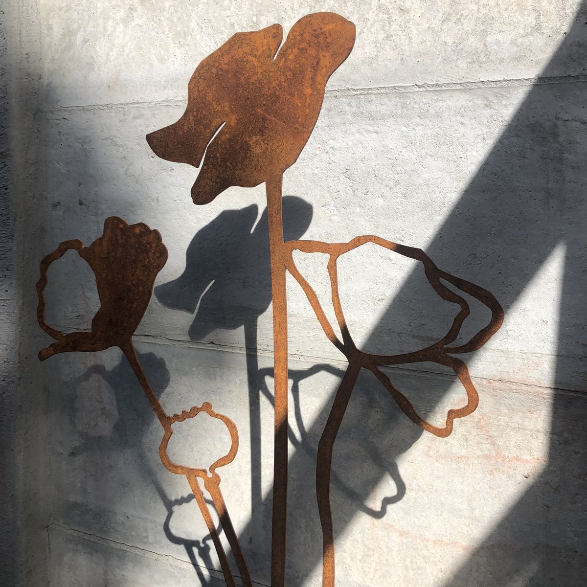 Poppy open up - Corten steel object