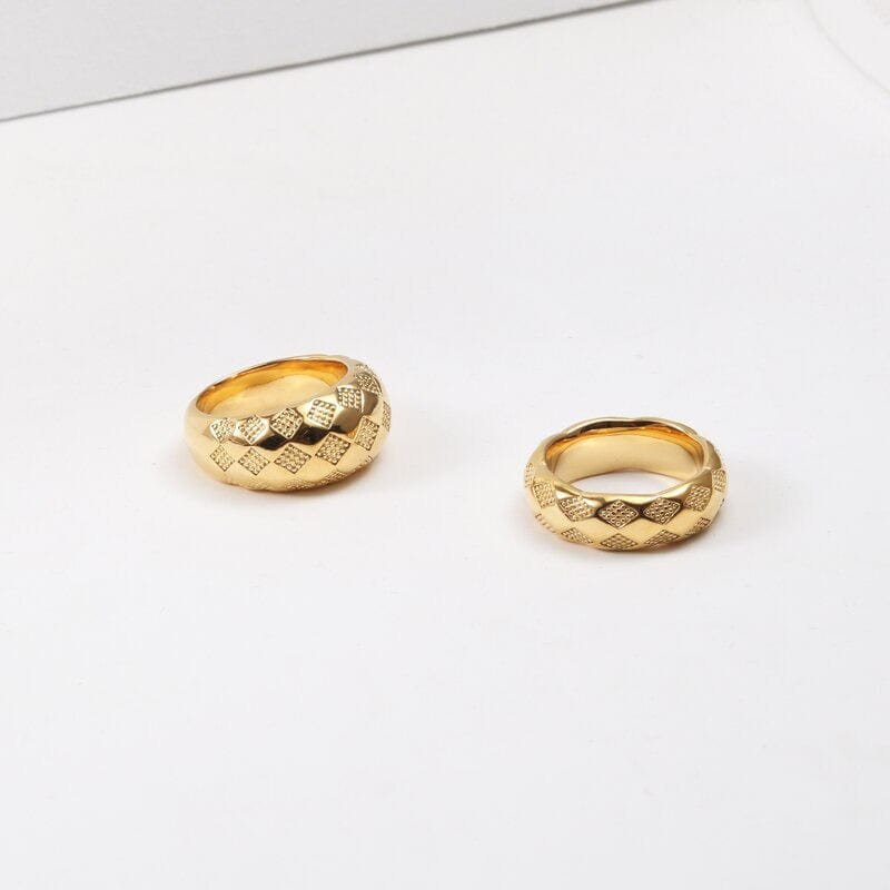 Mirabelle - Karo Dome Ring und Band