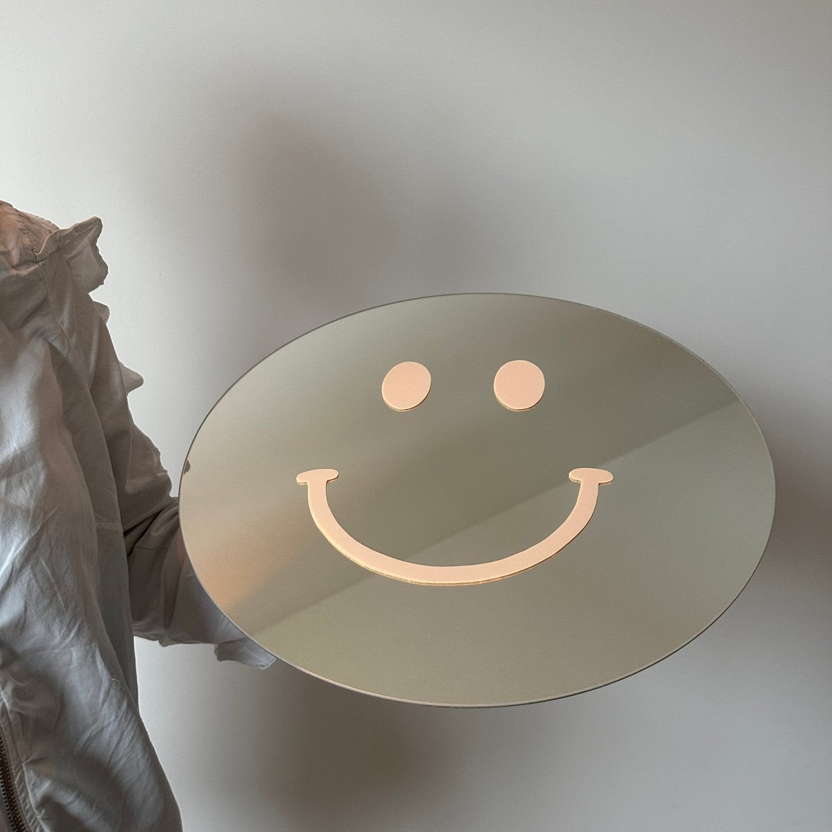 Das große beige Lächeln
