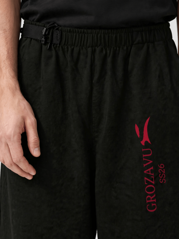 SS26 Hose mit weitem Bein – Deep Red Mark