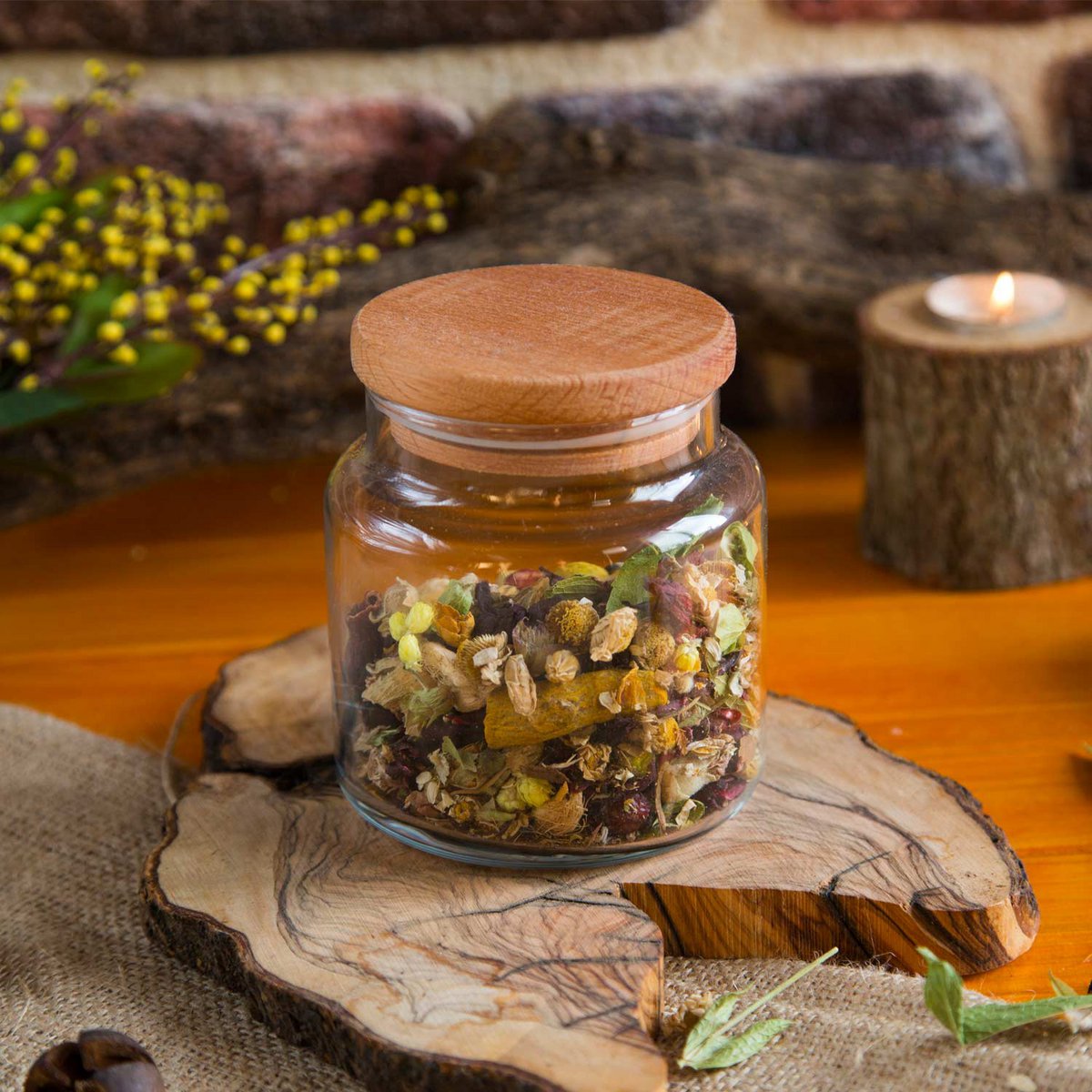 Joy Kitchen glass storage jar with wooden lid 635 cc