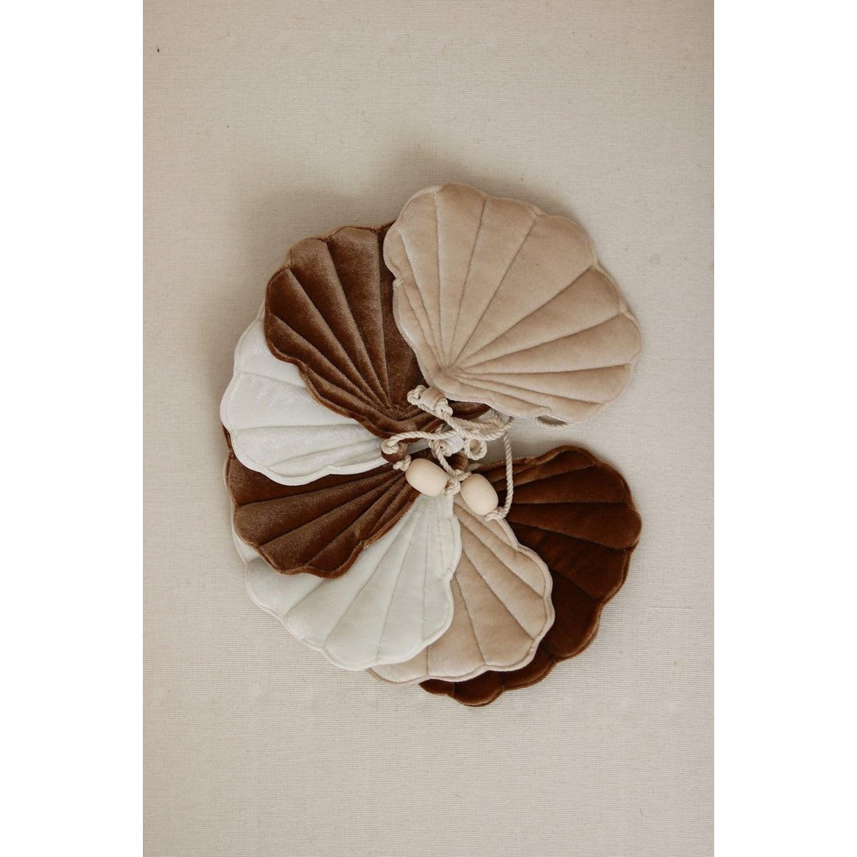 Guirlande Velours "Beige Pearl" avec Coquillages
