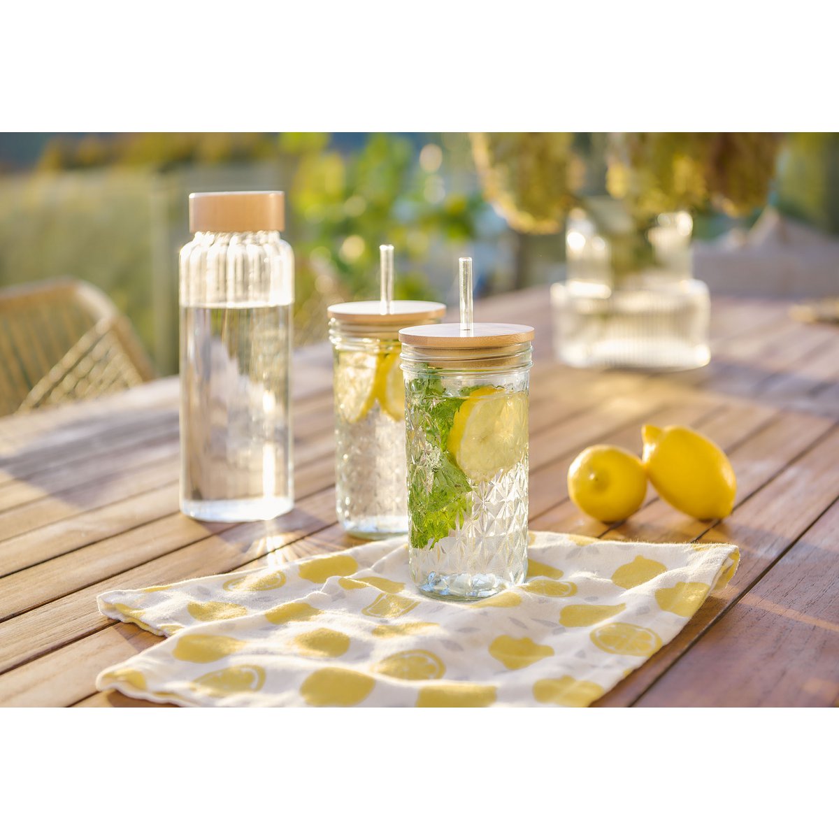 Drinking glass with bamboo lid and glass straw 580ml FSC 100%