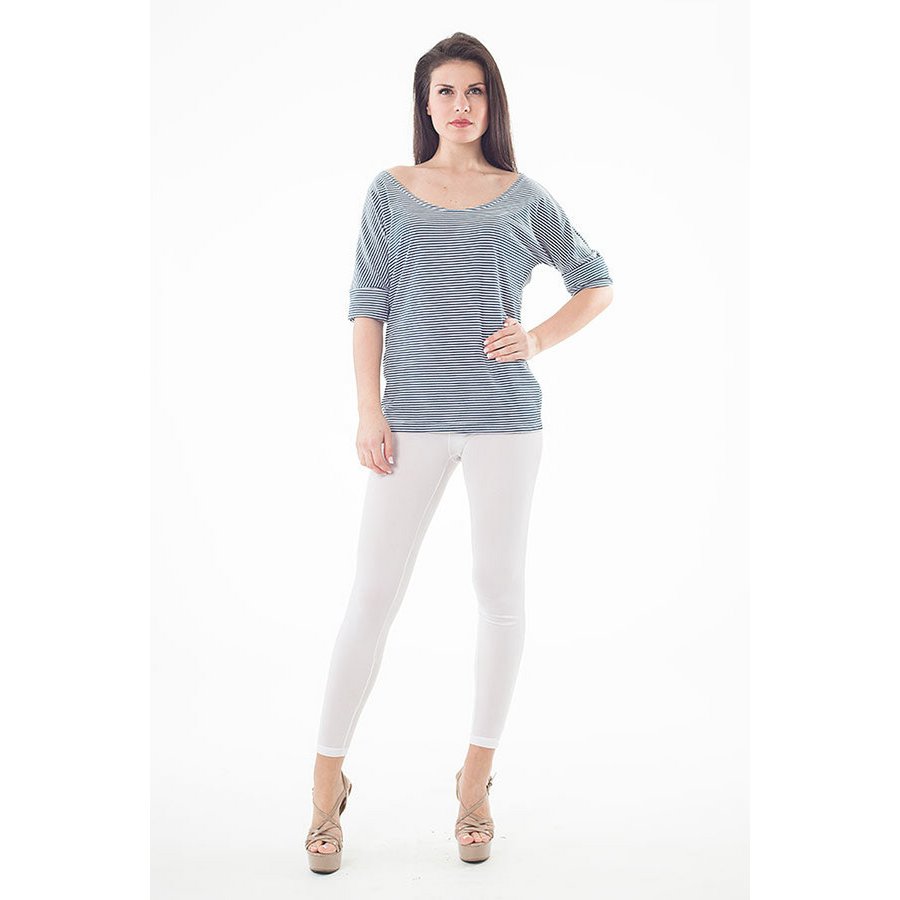 Top a righe con spalle scoperte