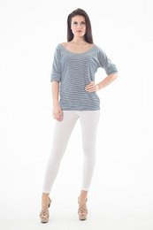 Top a righe con spalle scoperte
