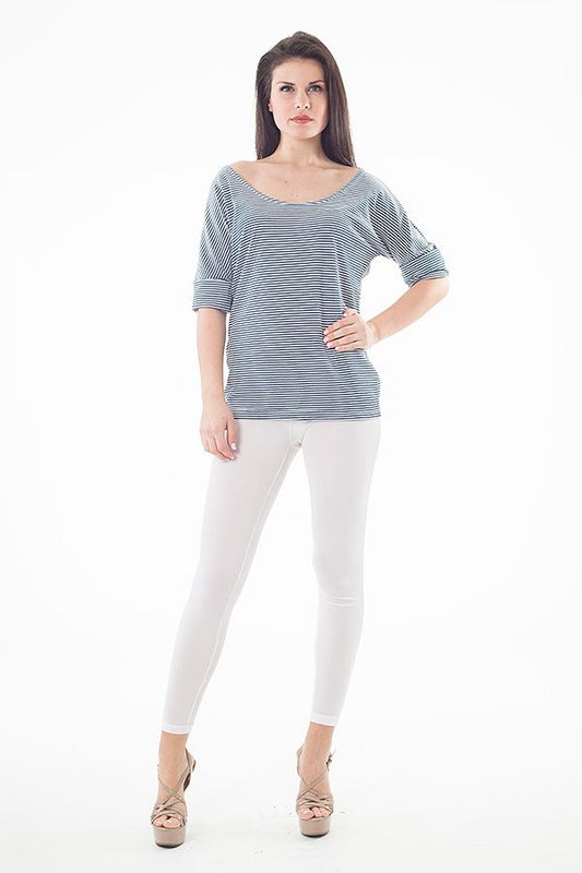 Top a righe con spalle scoperte