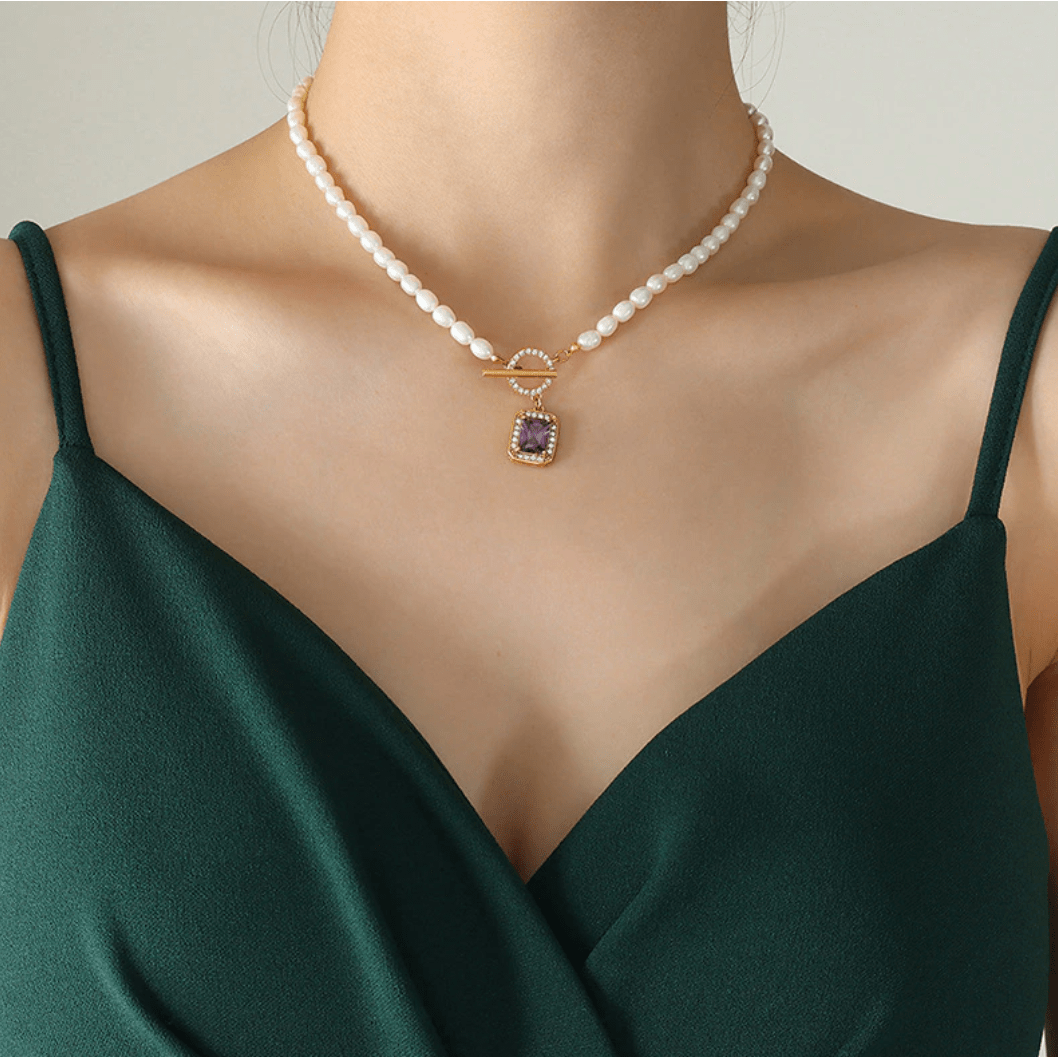 Jelena - Choker-Halskette mit quadratischem Anhänger und Saatperlen