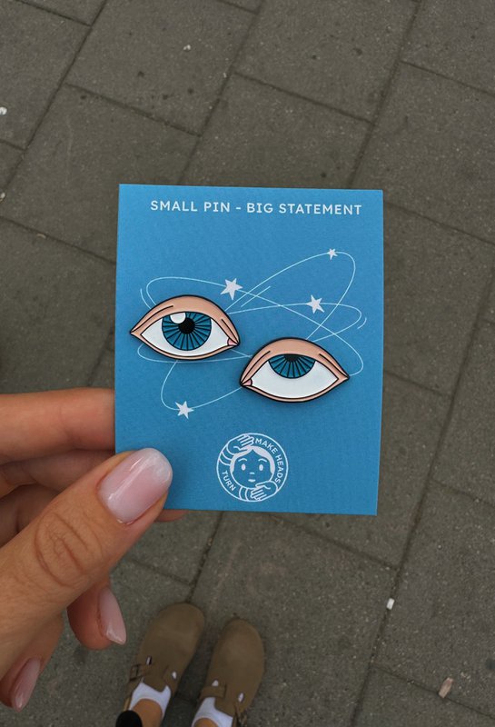 Enamel Pin "Rolling Eyes"