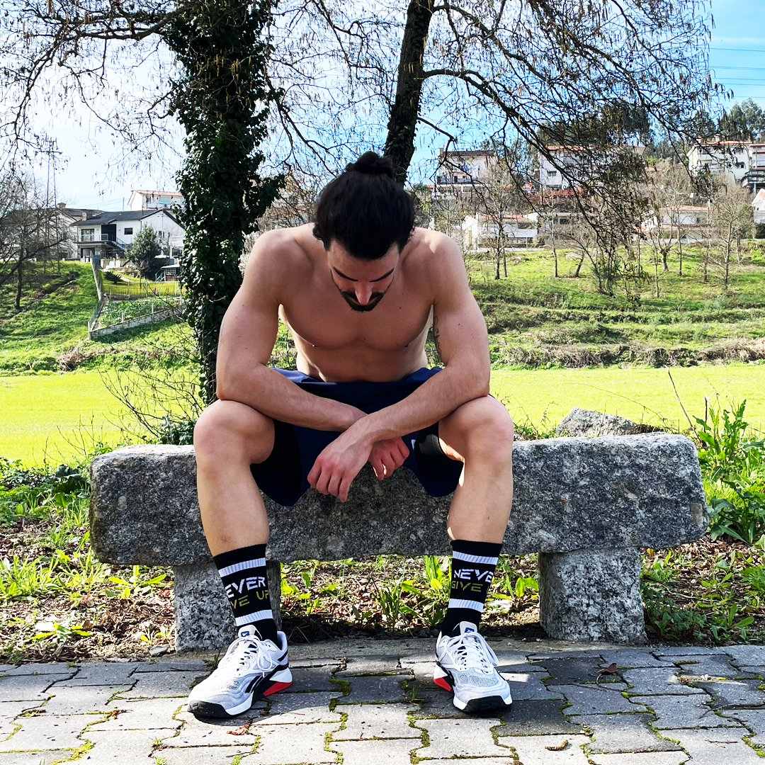 NEVER GIVE UP BLACK SOCKS