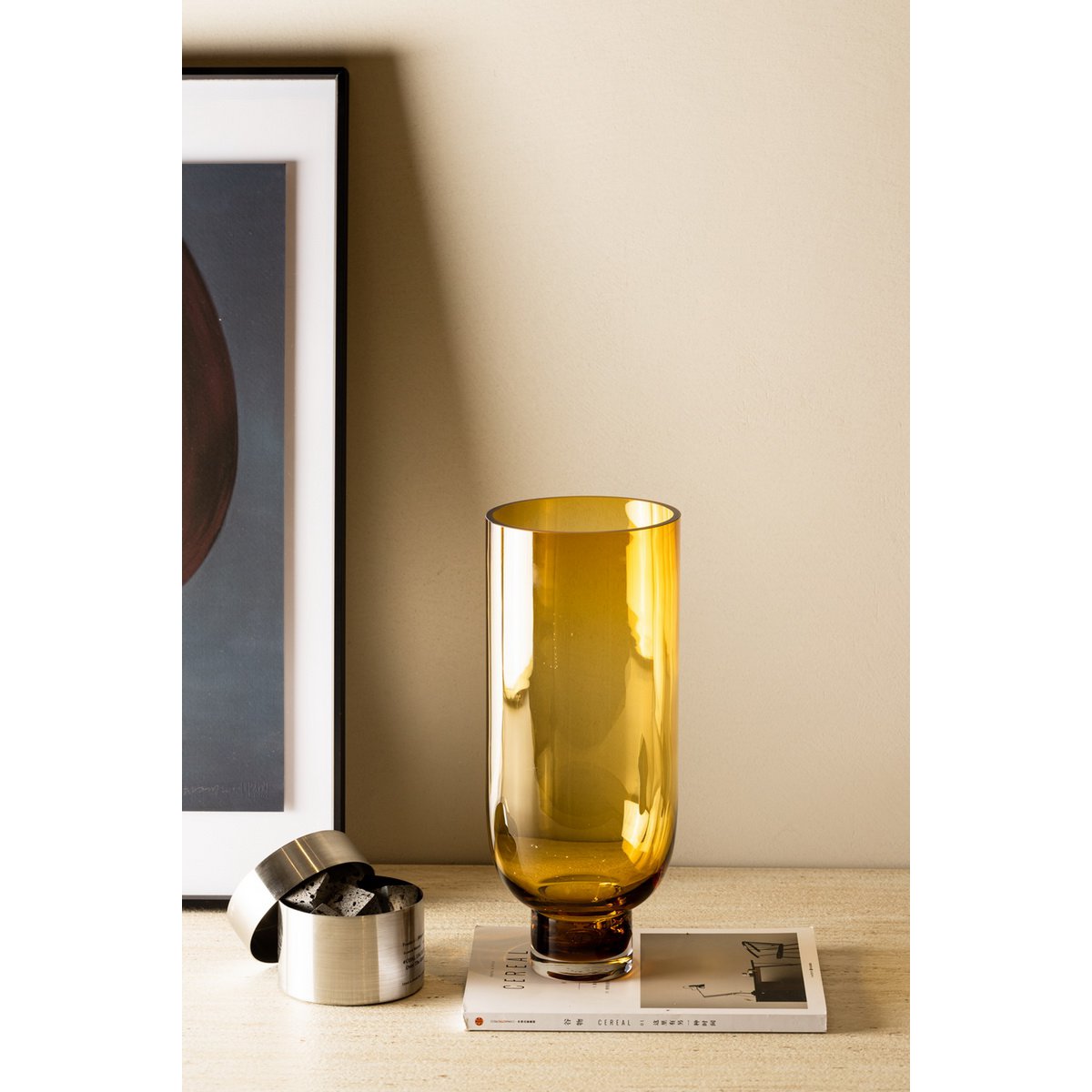 Vaso alto moderno e sobrio in vetro, forma cilindrica su base solida, caldo arancio scuro, OMAHA18AM