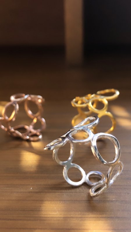 Dione ring band in silver