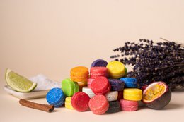 Færdigpakket sleeve med 12 mini shampoo barer