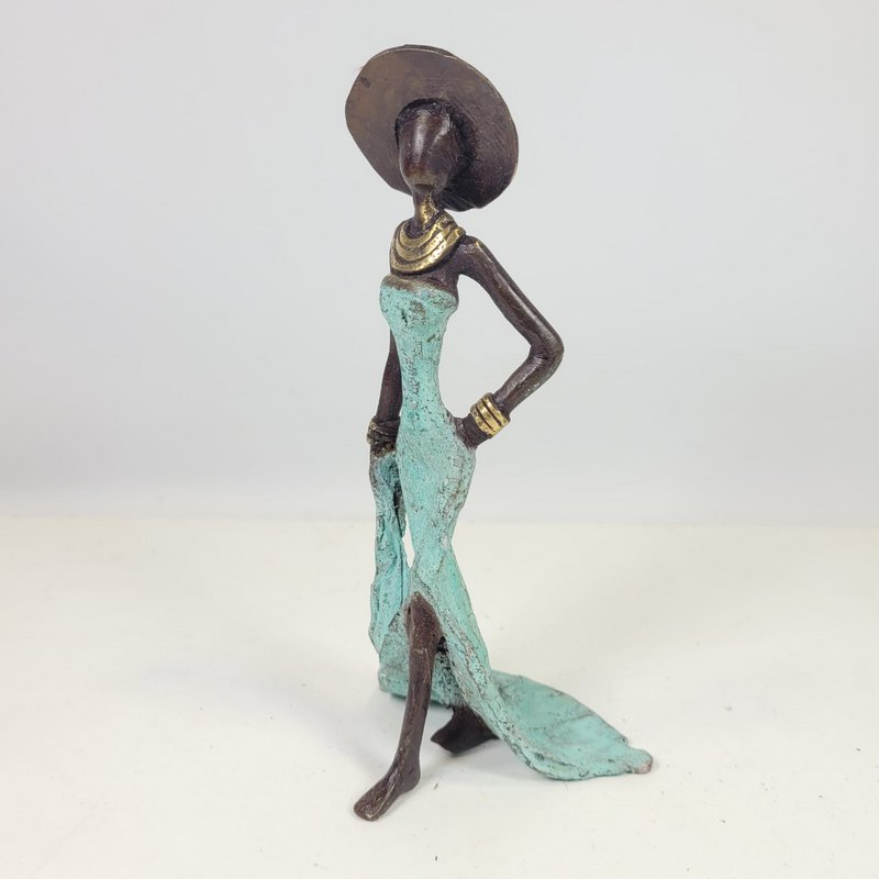 Bronze sculpture "Femme élégante with chapeau" by Soré | different sizes and colors