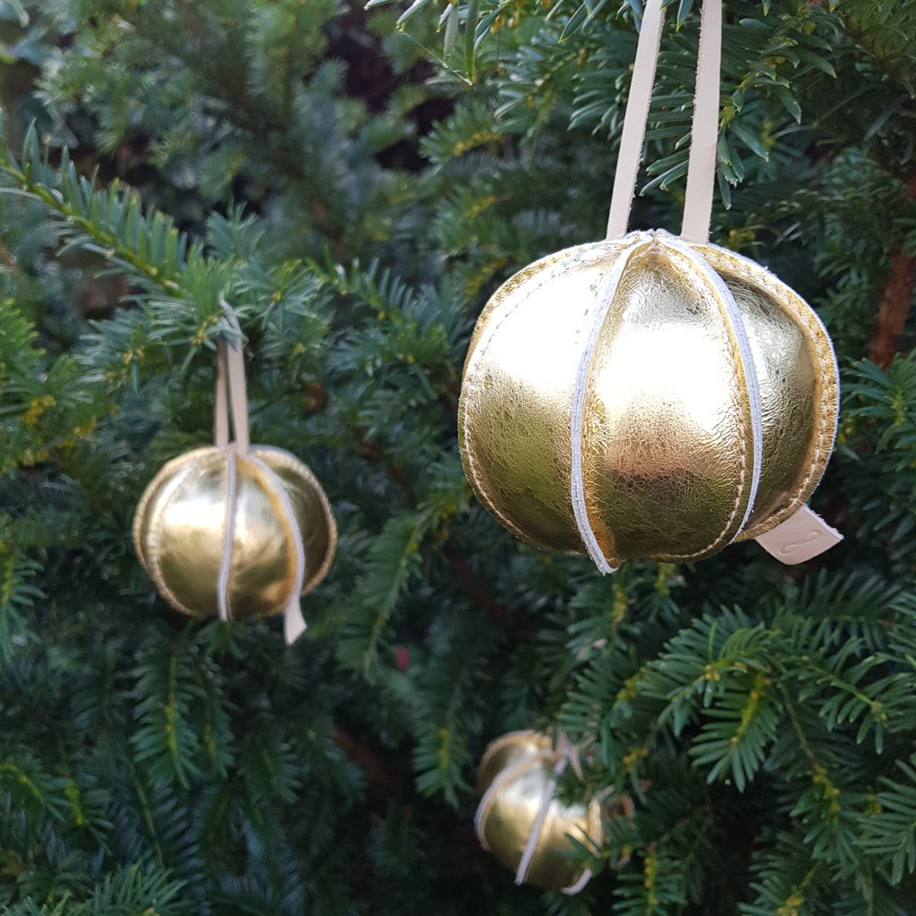 adorno navideño dorado