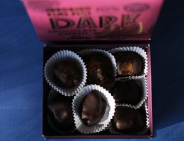 KUMILIO Figues Kimi séchées au soleil de qualité supérieure trempées dans du chocolat noir 70 % - Coffret cadeau