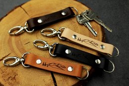 Schlüsselanhänger aus Leder mit Karabiner - Berge