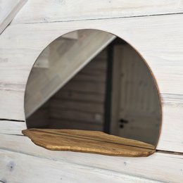 Ręcznie wykonane lustro ścienne z funkcjonalną drewnianą półką inspirowaną górami