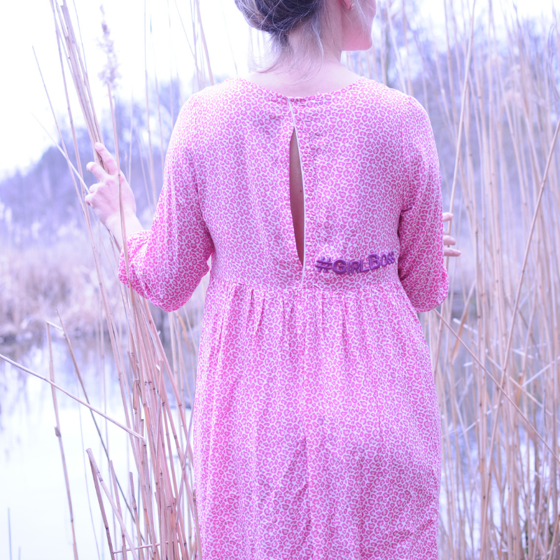 Zomerjurk %23GirlBoss ROZE leoprint viscose %23StatementFashion "The Message Dress"