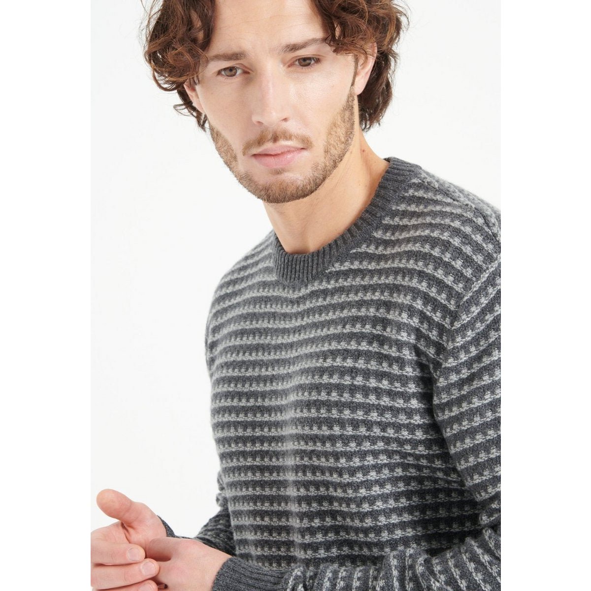 ZACH 3 Kasjmier trui met ronde hals en 4-draads tweekleurig jacquardpatroon