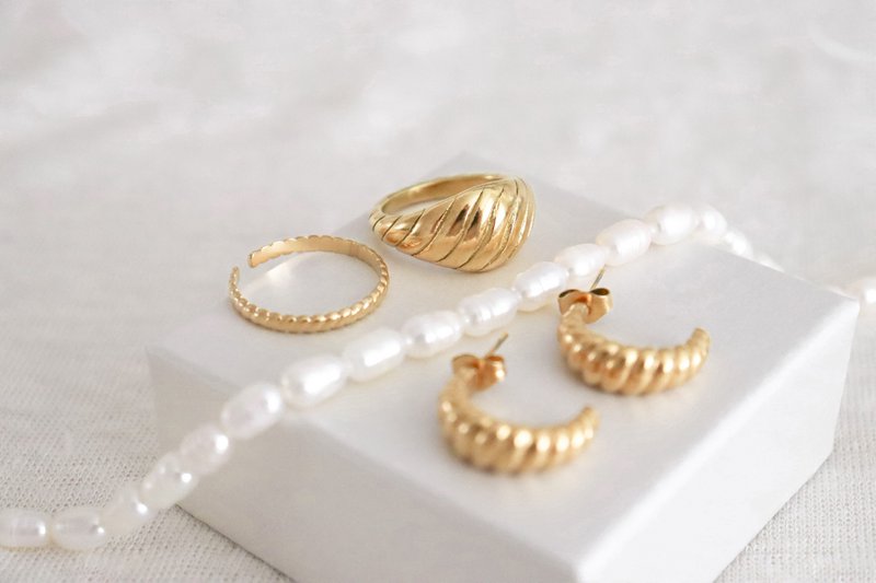 Chunky Croissant Hoops - Goud