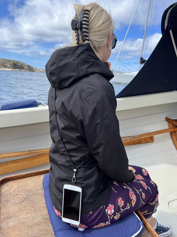Universalt mobilband i svart och silver