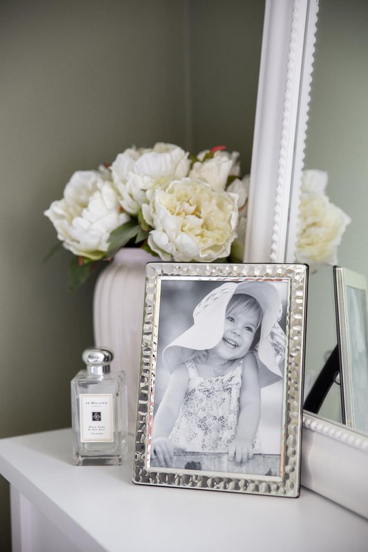 EDZARD photo frame Pavia for photo 13 x 18 cm, noble silver-plated, tarnish-protected, with 2 hangers