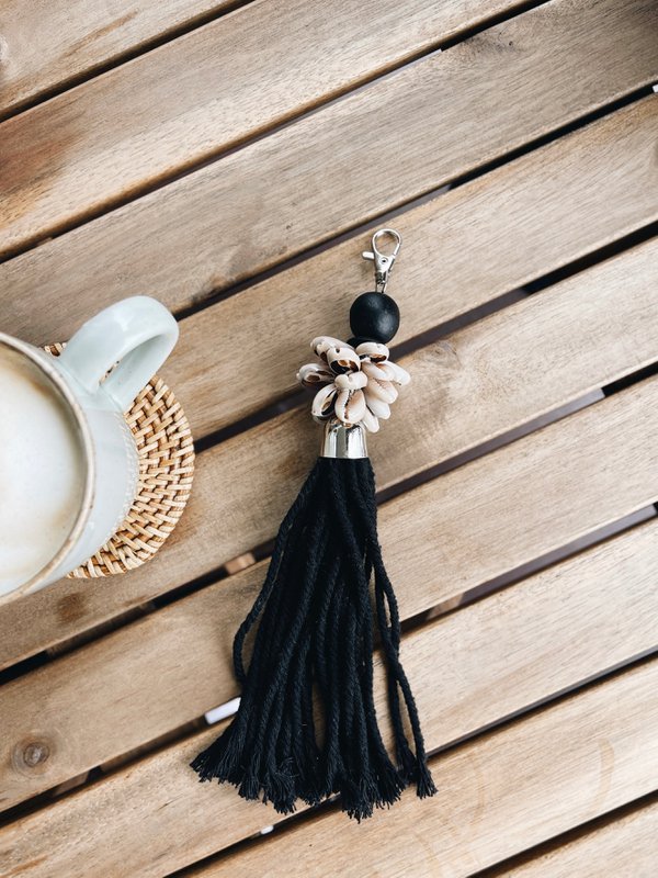 Alor Key Chain - Cowrie Black
