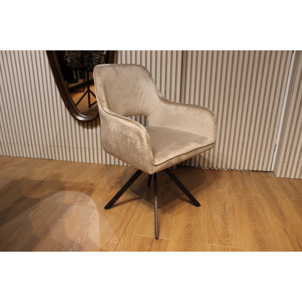Chaise de salle à manger Nova rotative à 360 degrés en velours sable taupe