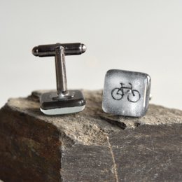 Manchetknapper med en cykel, Grå farve, Tilbehør til sporty mænd