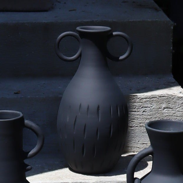 Die Arcila Vase - Matt Black